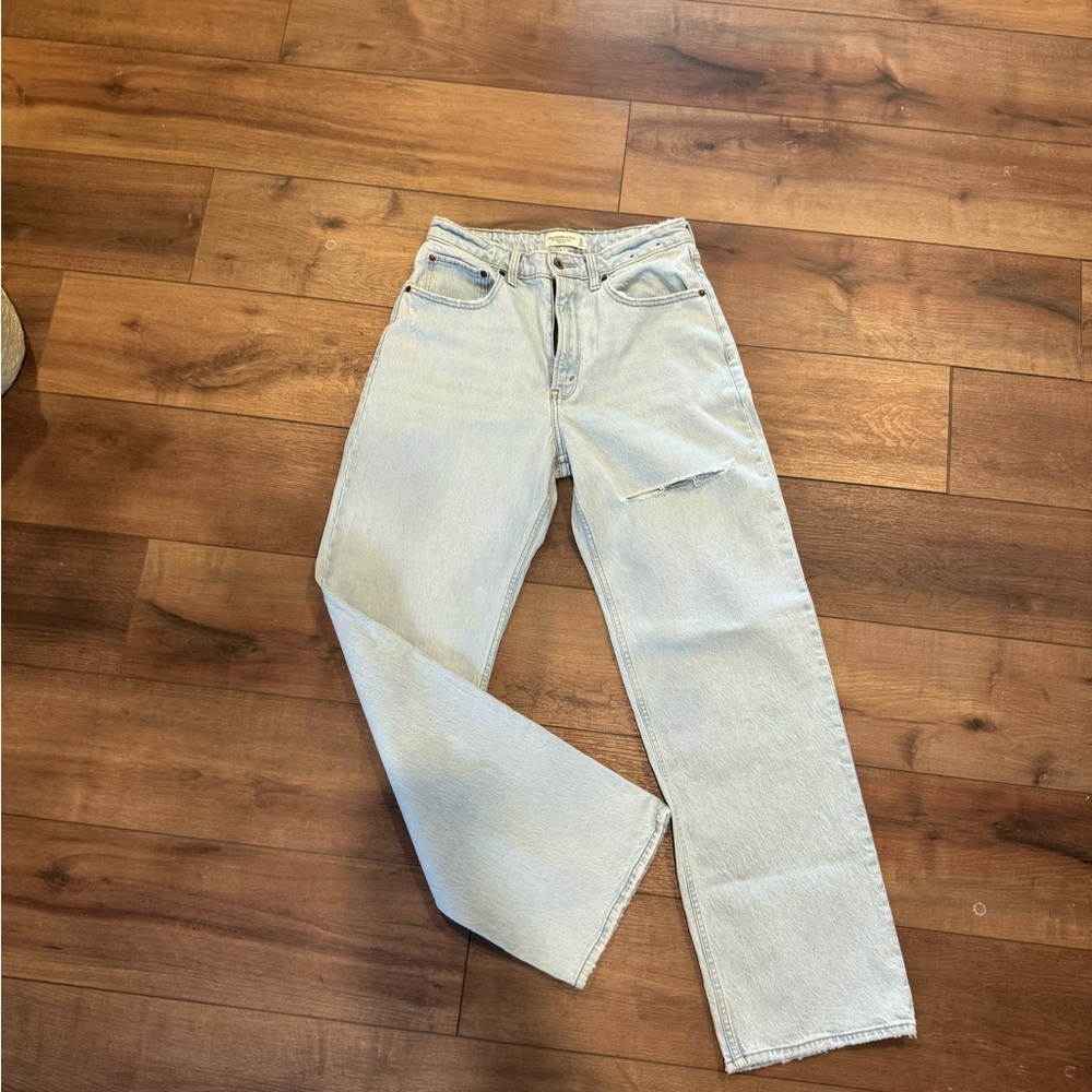 Abercrombie Curve Love 90s Relaxed Jean High Rise